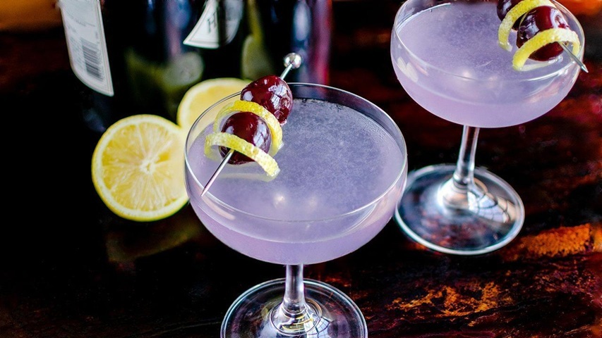 Aviation cocktail, la ricetta del drink centenario alla violetta Gin Aviation Recipe