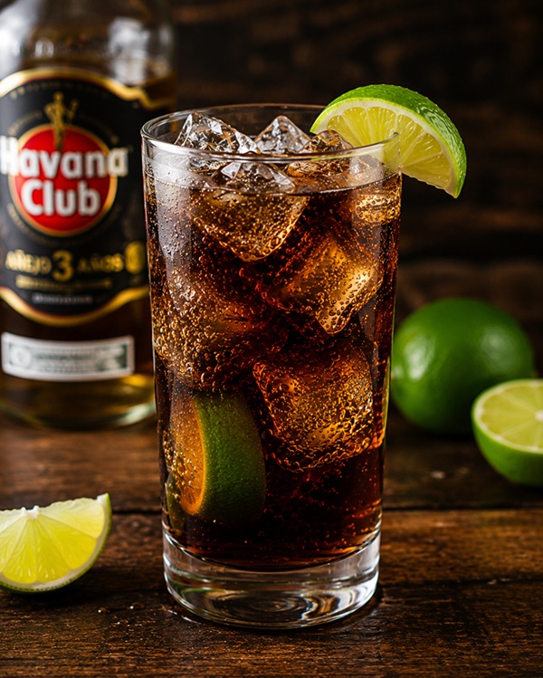 Rum Cuba Libre Cocktail
